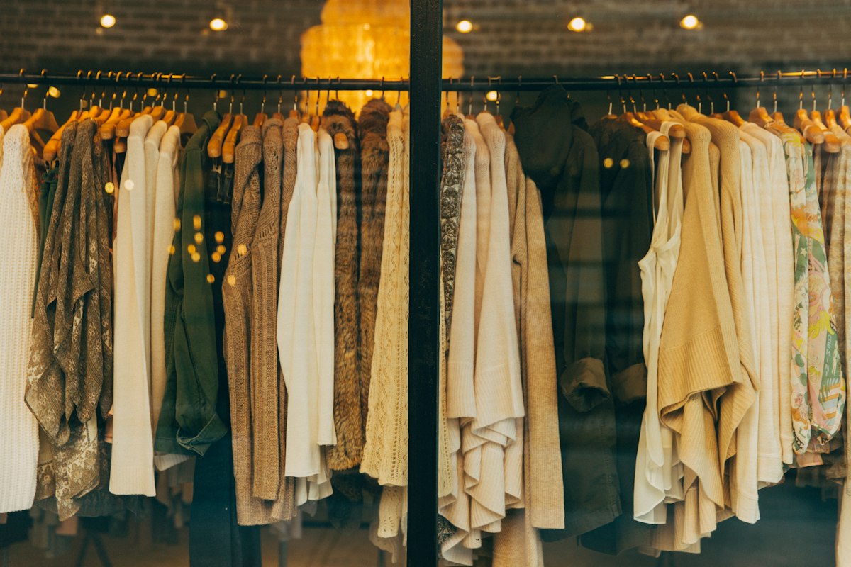 Essenciais Atemporais do Guarda-roupa Cápsula para a Vida Moderna