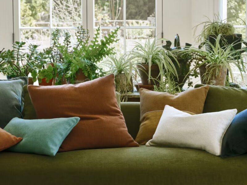 How to Choose a Sofa That Works for Everyday Living